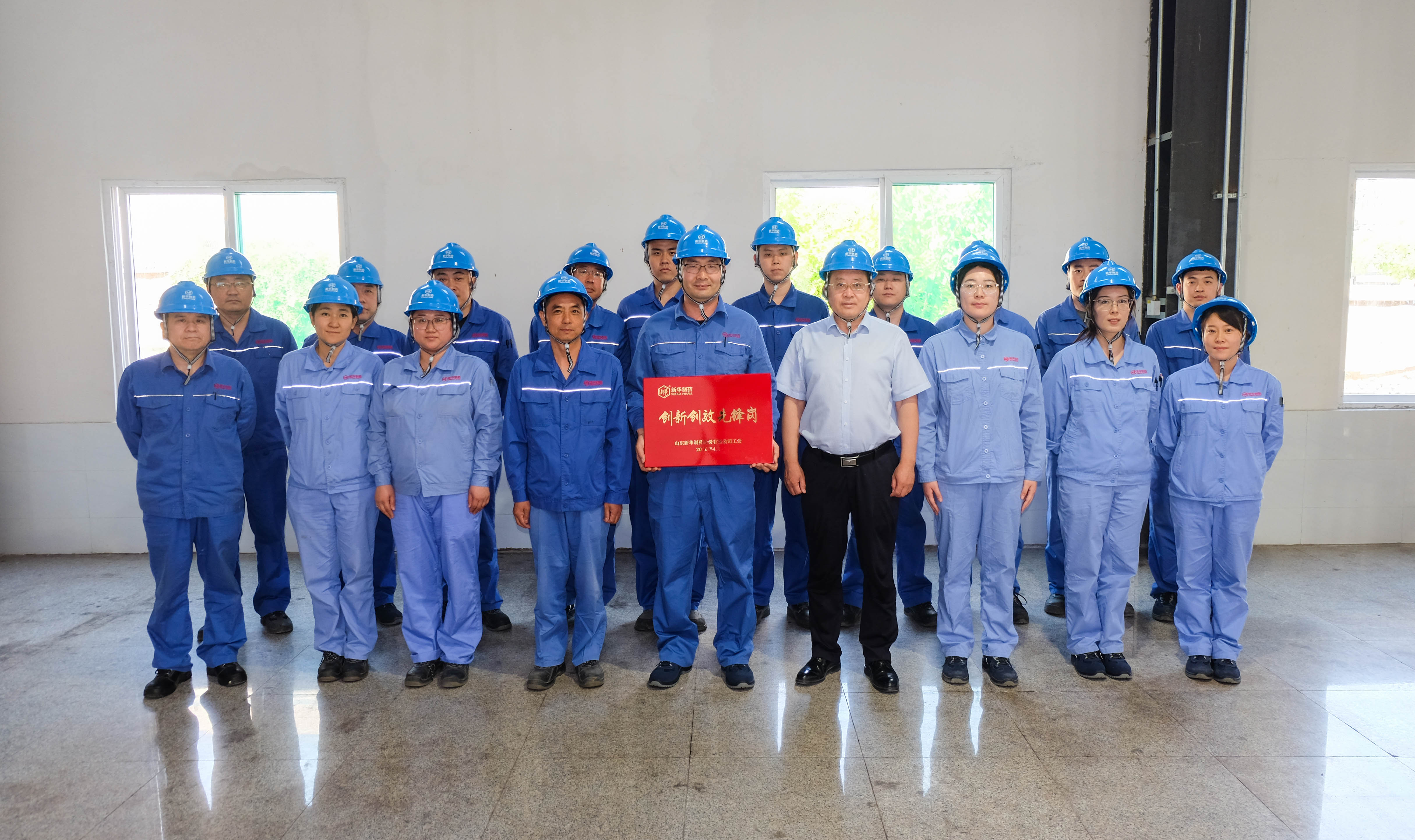 20260507为创新科技先锋岗颁奖 一分厂104车间酶法多巴组 贺同庆1